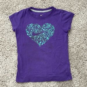 👶🏻5/$10👶🏻 girls Nike shirt